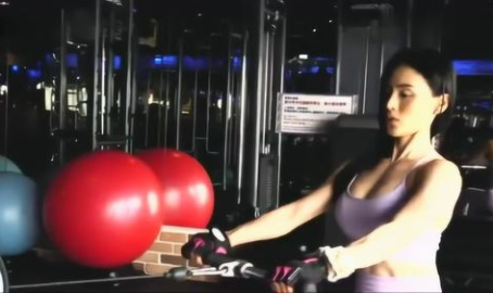 荧光舞小姐姐视频,点亮夜空，舞动青春风采